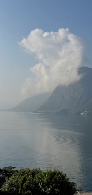 Spaziergang in einer Briefmarke 2: Castagnola, Der Monte San Salvatore von Castagnola aus, Foto: Bernhard Graf