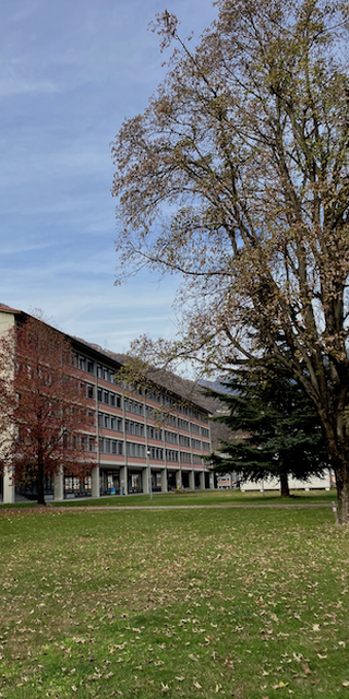 Bauten des Lernens 2: Bellinzona, Istituto cantonale di Economia e Commercio, Foto: Bernhard Graf