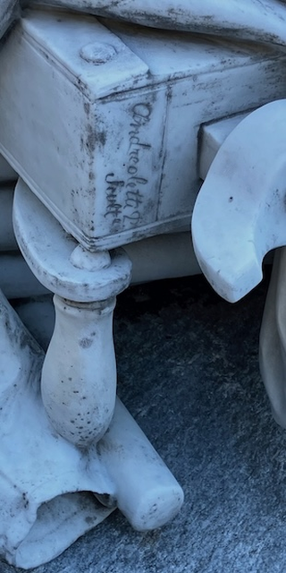 "Mein ganzes Geld ist dahin" - Zum 200. Geburtstag von Louis Favre, Detail des Denkmals in G&ouml;schenen.