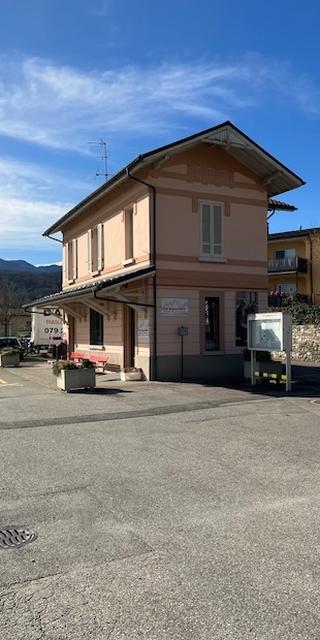 In Luganos Hinterland, "Dino - tutti scendono per favore!", Foto: Bernhard Graf