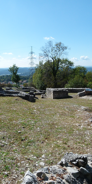 Meride, Überblick über die Ausgrabungen auf Castello (650 Meter über Meer)